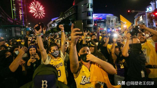 奥巴马祝贺詹姆斯夺冠:奥巴马祝贺詹姆斯夺冠视频