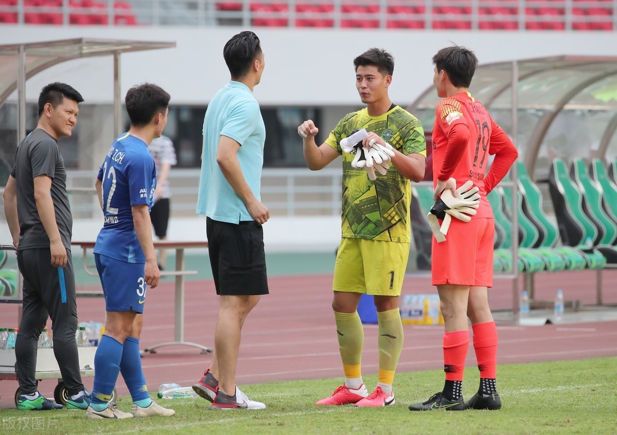 浙江绿城足球俱乐部:浙江绿城足球俱乐部梯队招生